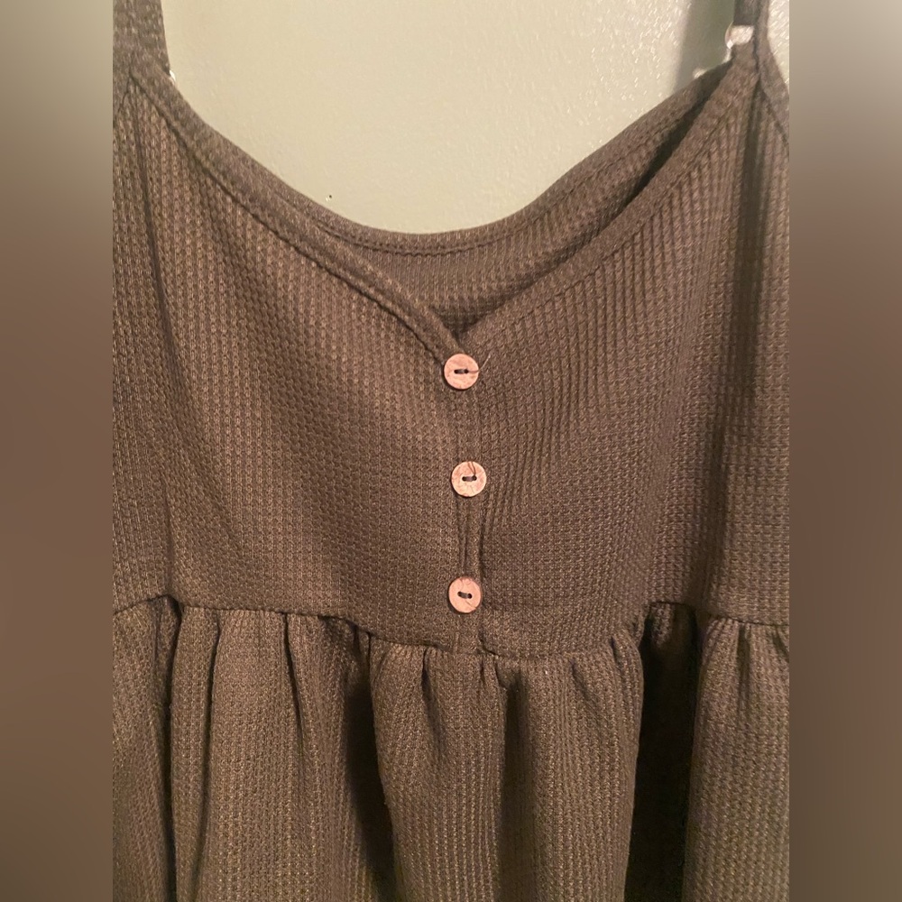 Green Sleeveless Buttoned Women's Top - Picture 2 of 4